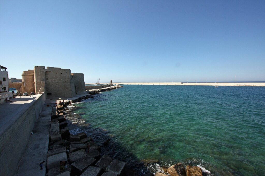 Castello di Carlo V e imbocco del porto - panoramio