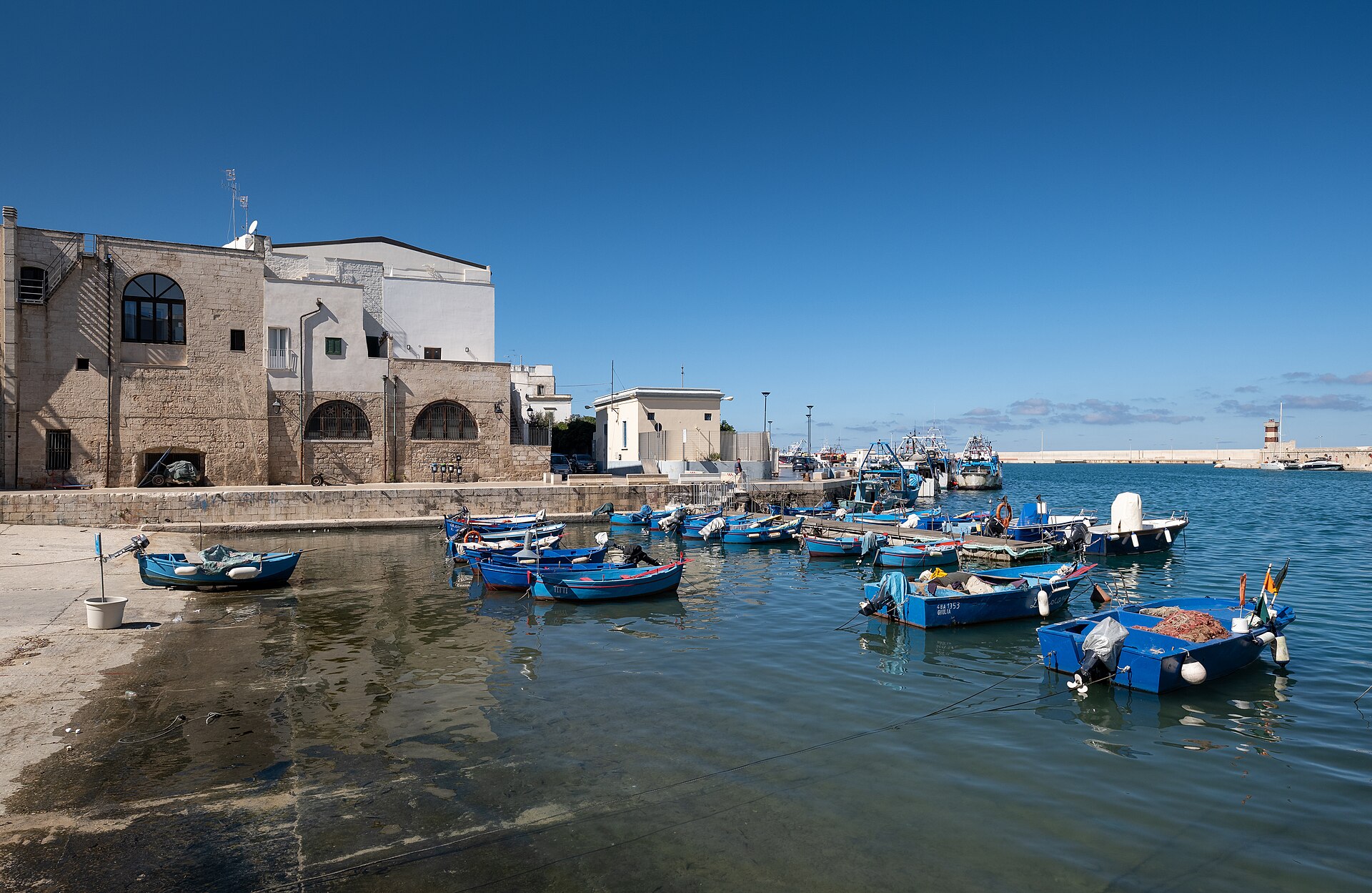 Barche ormeggiate nel porto vecchio di Monopoli